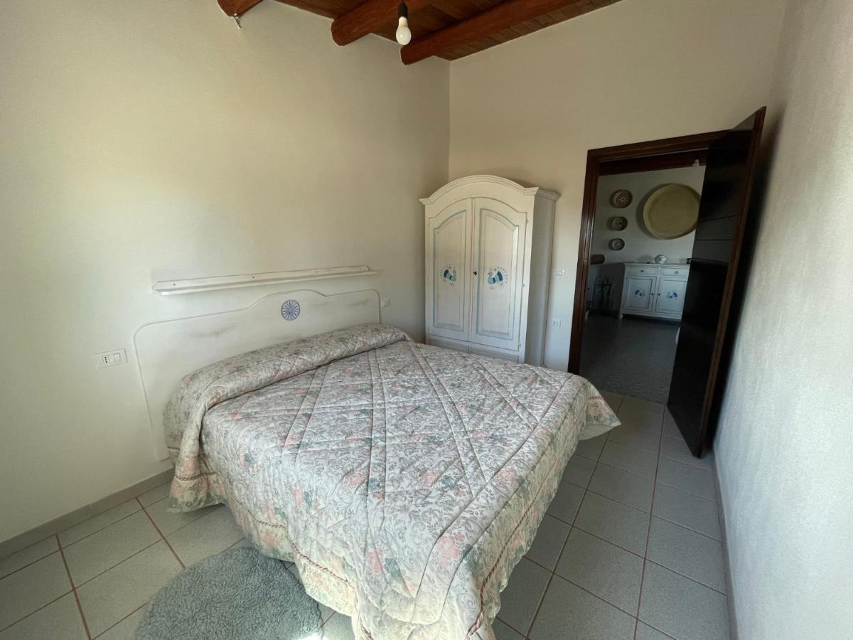 Casa Vacanze Gollei, Орозей Екстер'єр фото