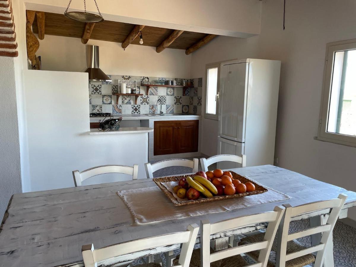 Casa Vacanze Gollei, Орозей Екстер'єр фото